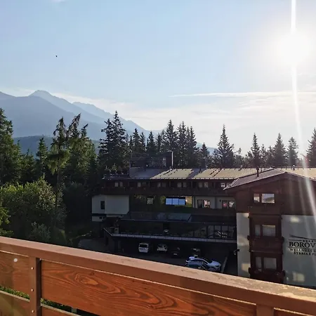 Novozrekonstruovany Pri Boroviciach Štrbské Pleso