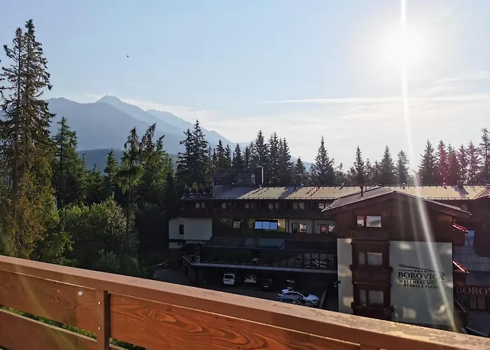 Novozrekonstruovany Pri Boroviciach Strbske Pleso